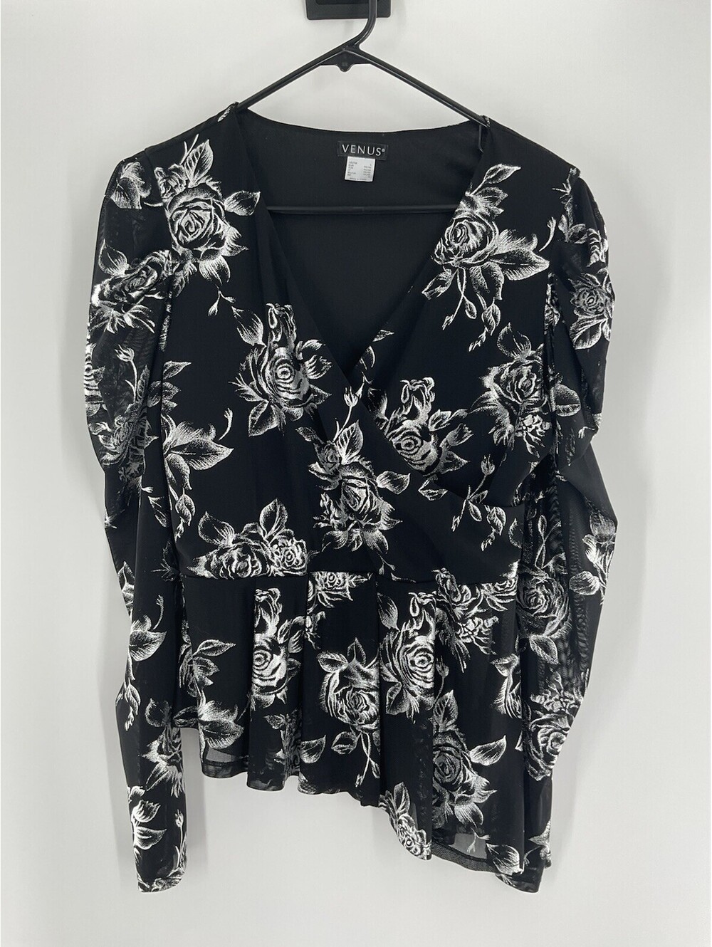 Venus Women’s Size Large Floral Black Blouse With Metallic Flowers 124